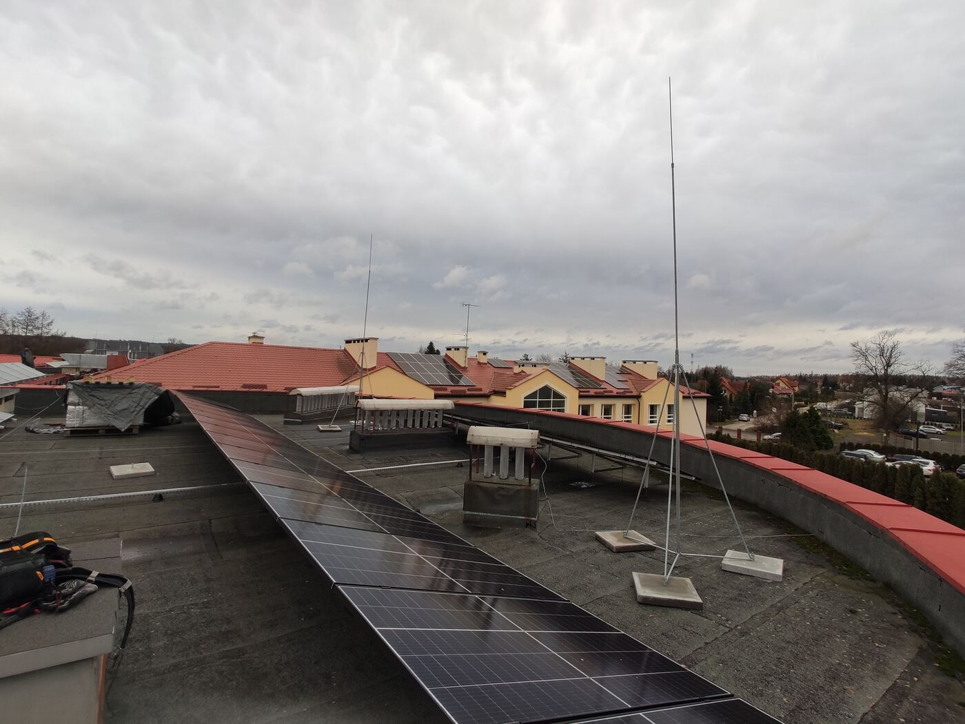 Instalacja oświetlenia w hali sportowej