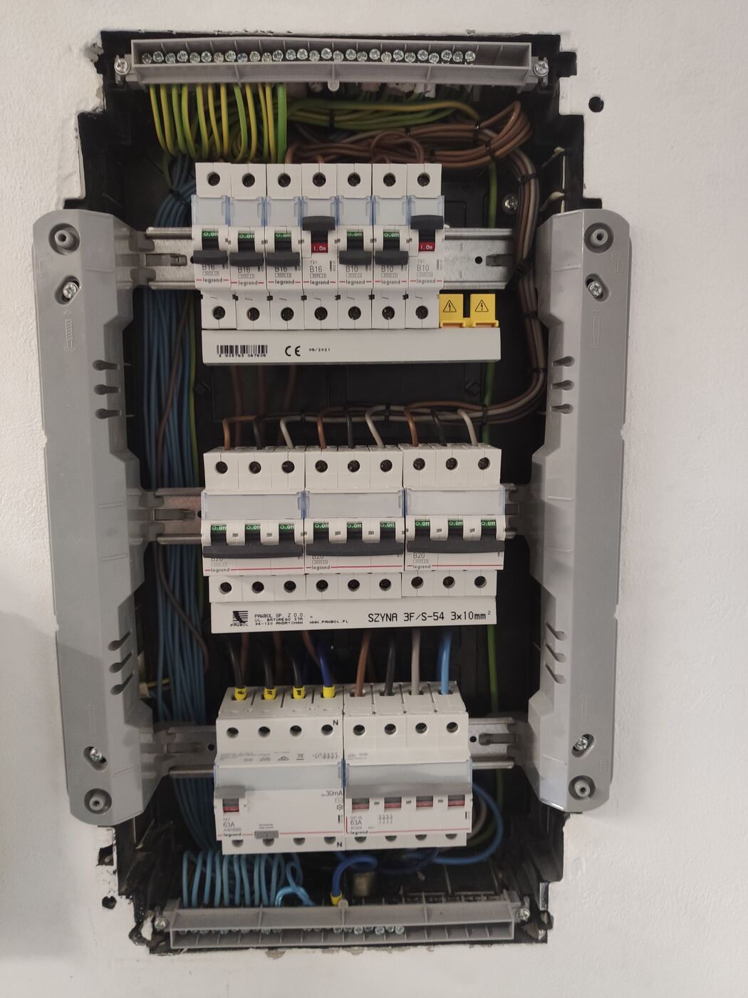 Wykonana rozdzielnica elektryczna